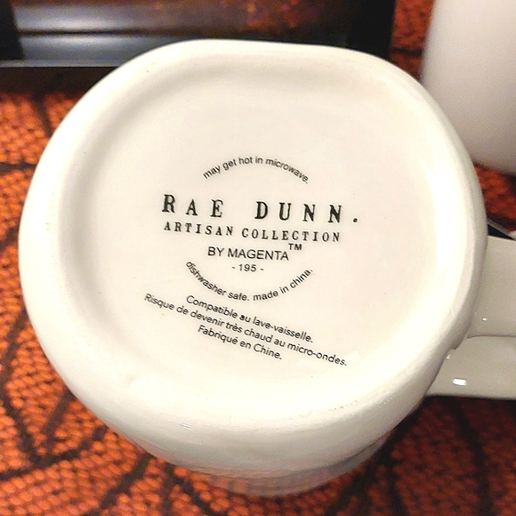 🐈🎃 Rae Dunn "TRICK OR TREAT" Adorable Mummy Cat & Bats Glossy Finish Mug NWT - Picture 8 of 8